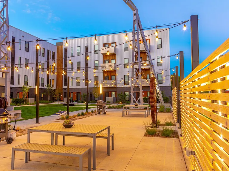 Rowat Lofts Apartments — Photo 53