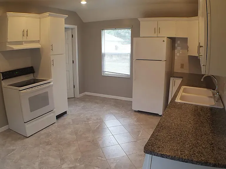 2092 Garfield Ave — Photo 1