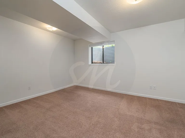 565 Wycliffe Dr — Photo 20