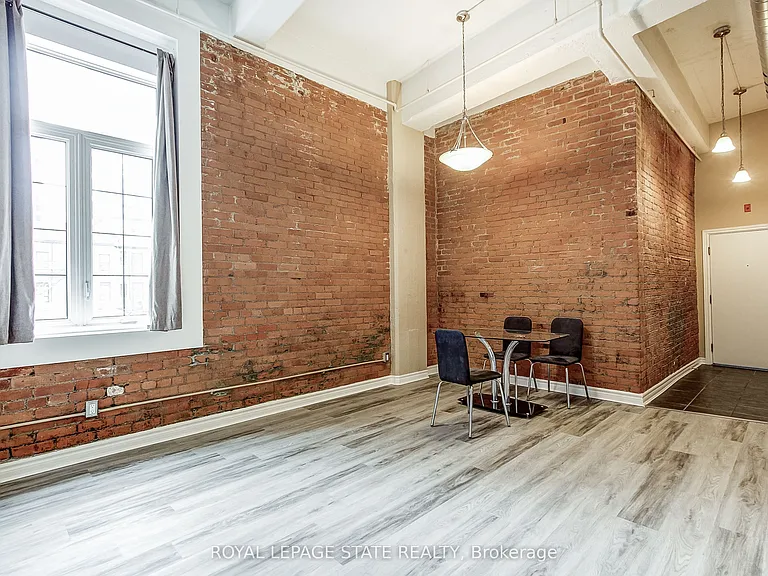 80 King William St #214 — Photo 9