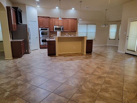 2nd image of 2213 Mesa Brk