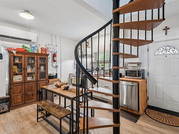 3rd image of 3011 12TH AVENUE S