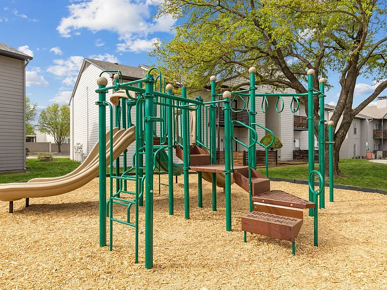 Ashton Oaks Apartments — Photo 13