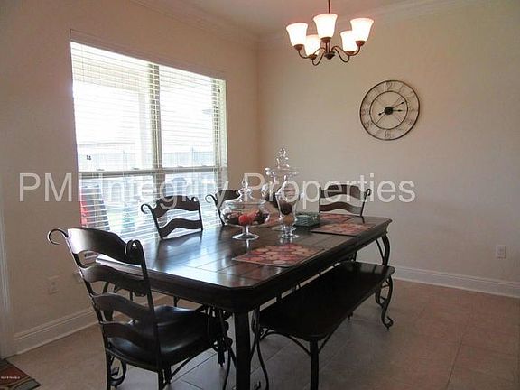 5th image of 114 Caillou Grove Rd