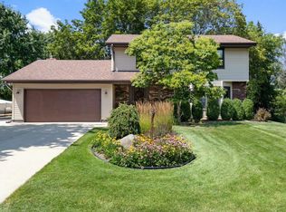 717 Cardiff Ct, Hartland, WI 53029