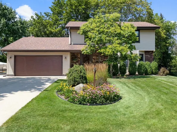 717 Cardiff COURT, Hartland, WI 53029