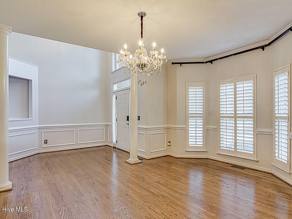 3rd image of 2170 Glen Cove Way