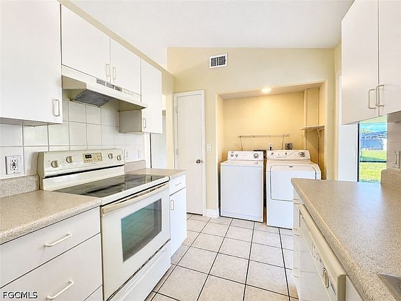 4th image of 4133 SW 7th Pl