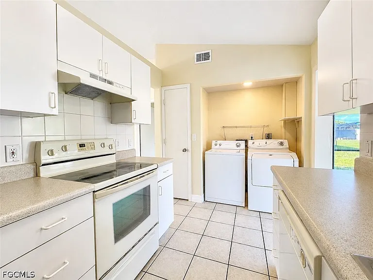 4133 SW 7th Pl — Photo 4