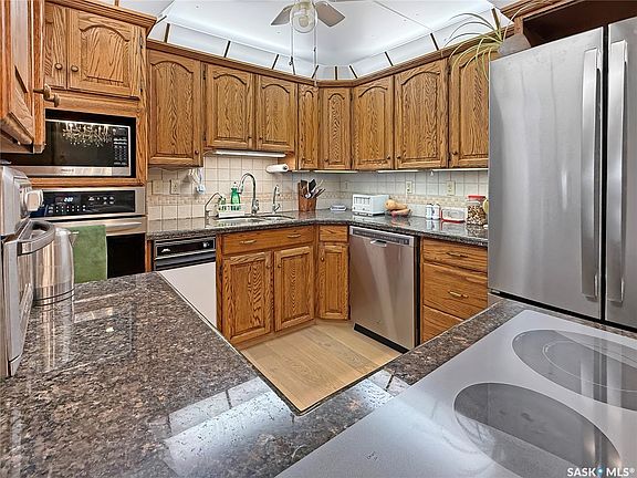 5th image of 275 Alpine Crescent #8