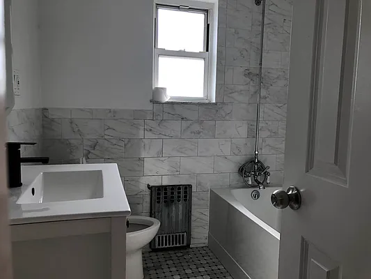 Rented by Amorelli Realty | media 6