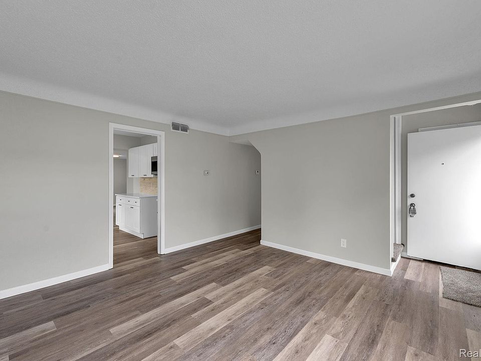 32239 Chester St, photo 6