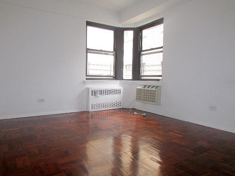 2nd image of 127 E 57th St