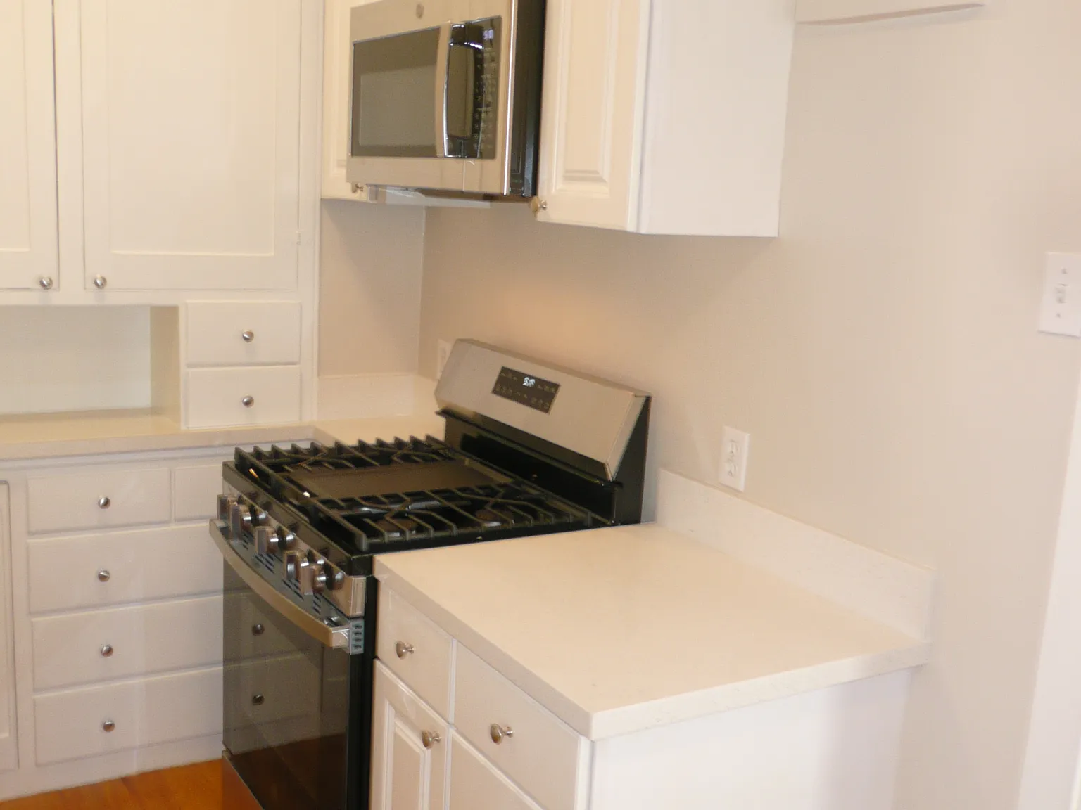 Studio, 450 sqft, $3,875 — Photo 2