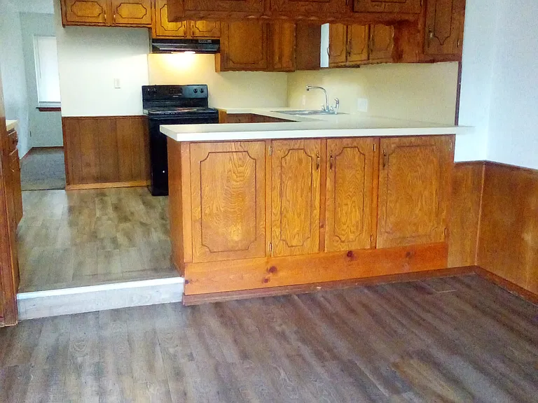 312 E Cedar Ln — Photo 5