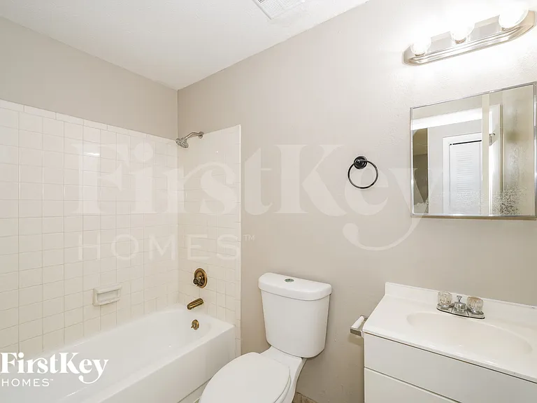 2224 E Hanna Ave — Photo 17