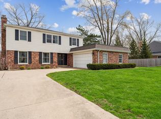 1465 Northwoods Cir, Deerfield, IL 60015