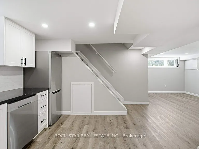 43 Maitland St #LOWER — Photo 8