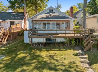 16372 Oak Hill Dr, Fenton, MI 48430