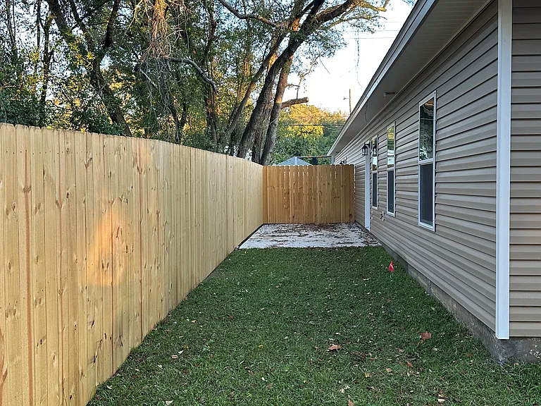 688 Anderson Dr — Photo 11
