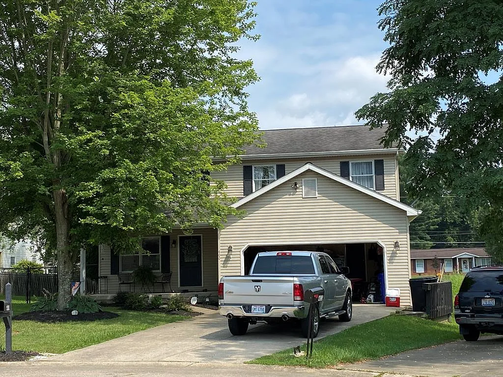 400 Willow Ln photo 1