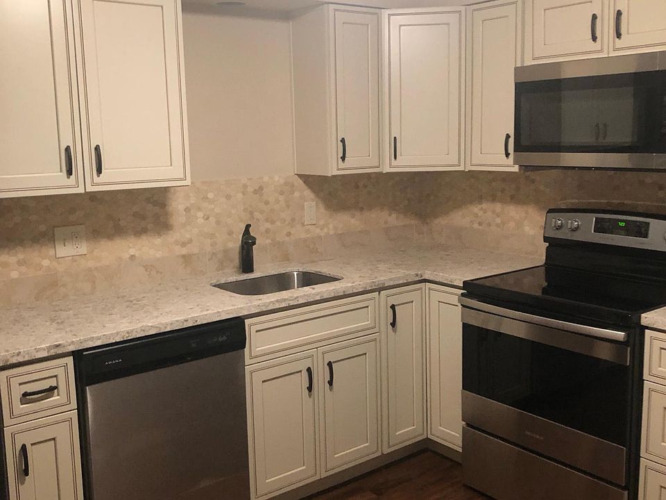 1st image of 824 W Mansfield Ave #824