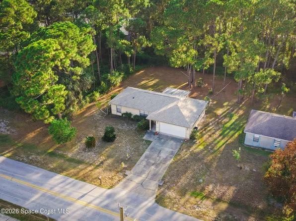 852 Lamplighter Dr NW, Palm Bay, FL 32907