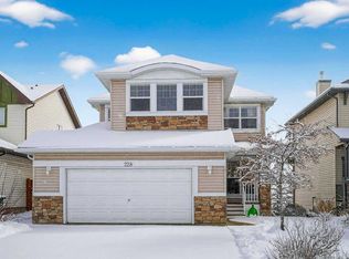 228 W Westmount Cres, Okotoks, AB T1S2J2