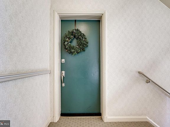 5th image of 2943 S Dinwiddie St APT A2