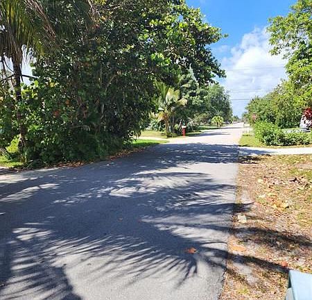3rd image of 5216 Greenwood Dr