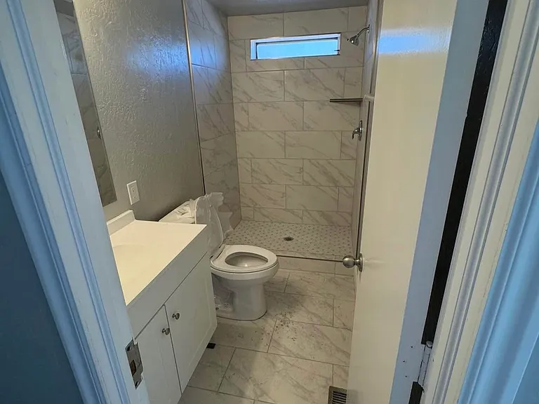733 N 1100 E — Photo 8