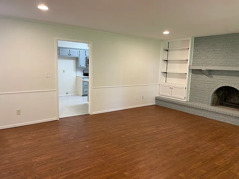 1715 Lancaster Cir — Photo 16