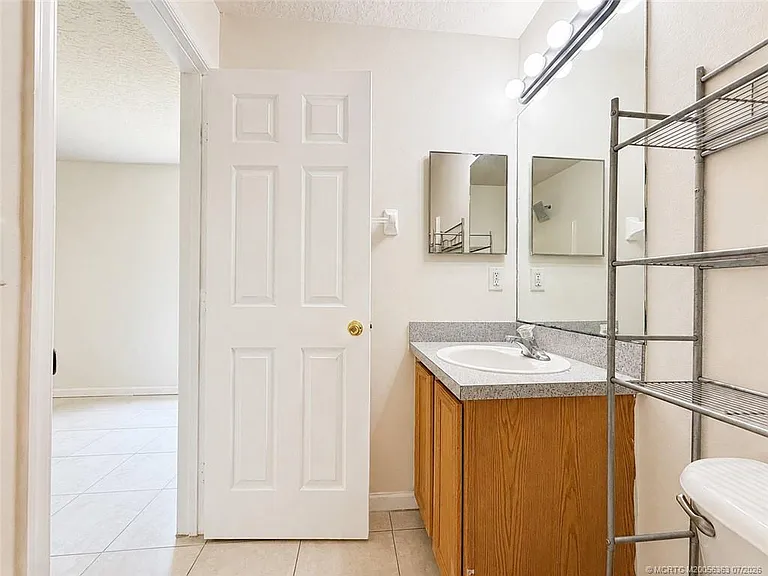 756 SE Lansdowne Ave — Photo 24