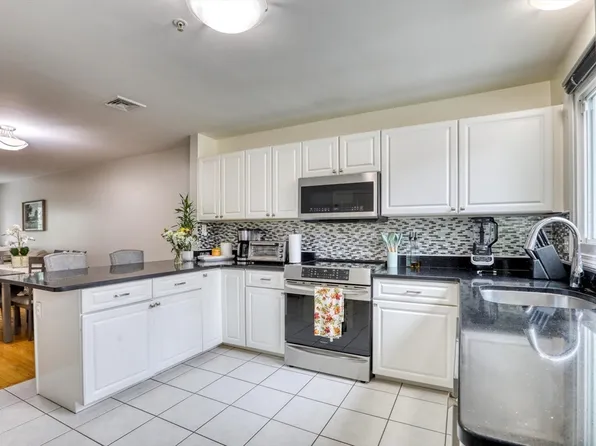 625 Revere Beach Pkwy #625, Revere, MA 02151