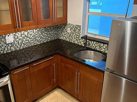 4th image of 947 Lenox Ave APT 202