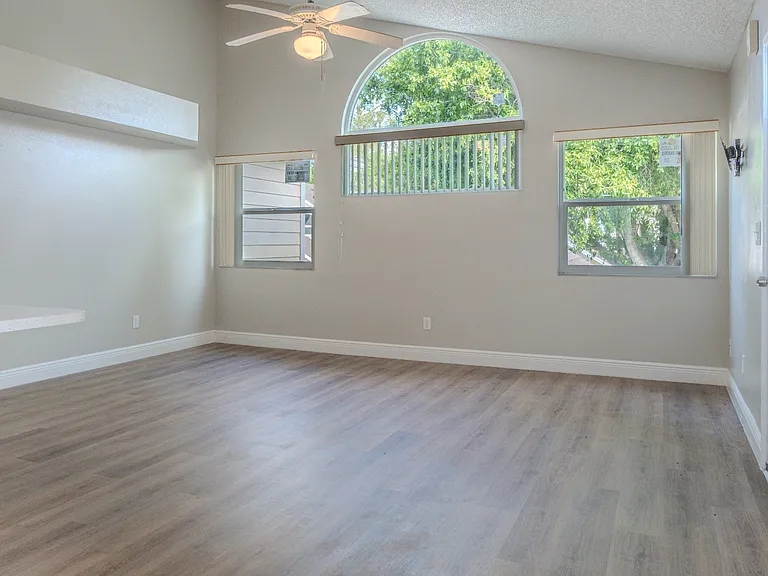 5004 Laguna Bay Cir #48 — Photo 7