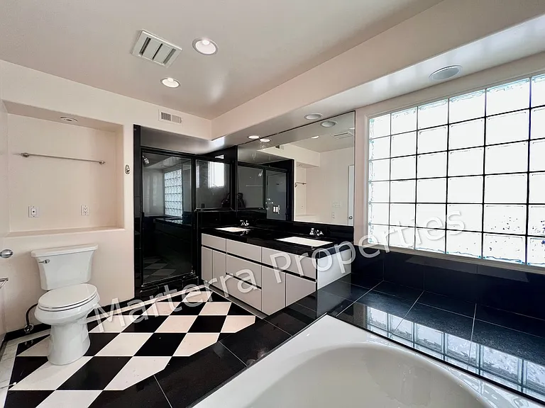 3604 Manhattan Ave — Photo 19