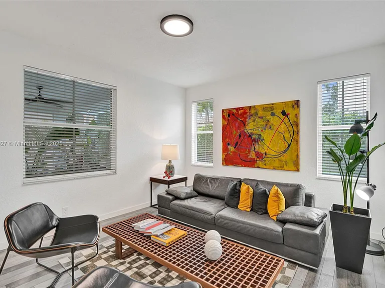 1725 Winterberry Ln — Photo 43