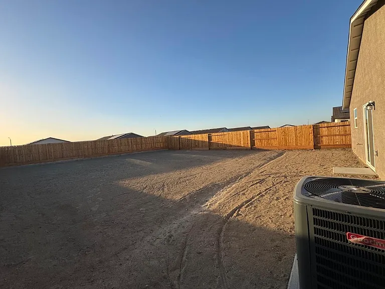 861 N Ocean St — Photo 18