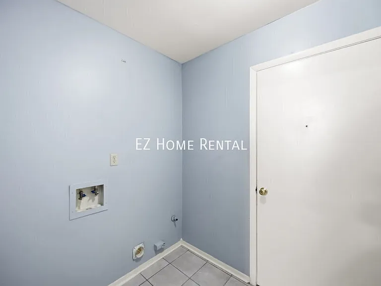 2907 W Greens Rd — Photo 26