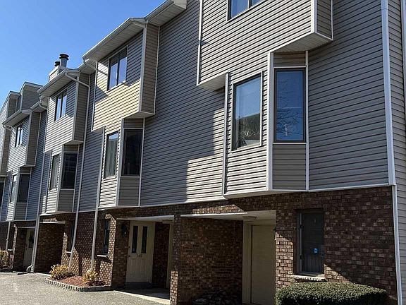 2nd image of 149 Roosevelt Pl