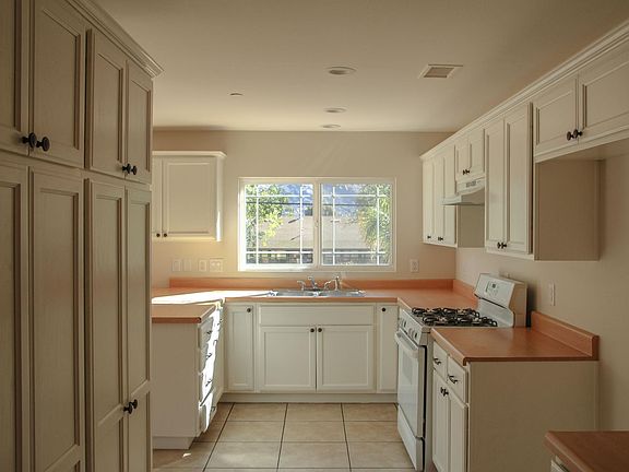 3rd image of 1109 E Ventura St #B