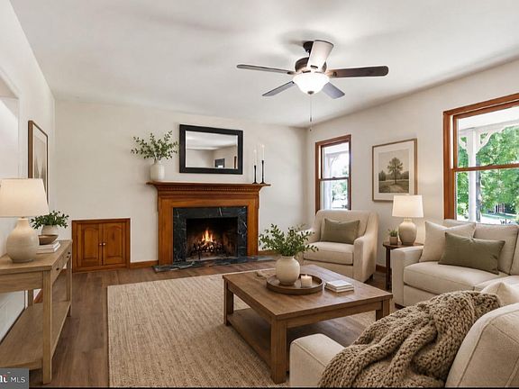 3rd image of 19 Pine Ln