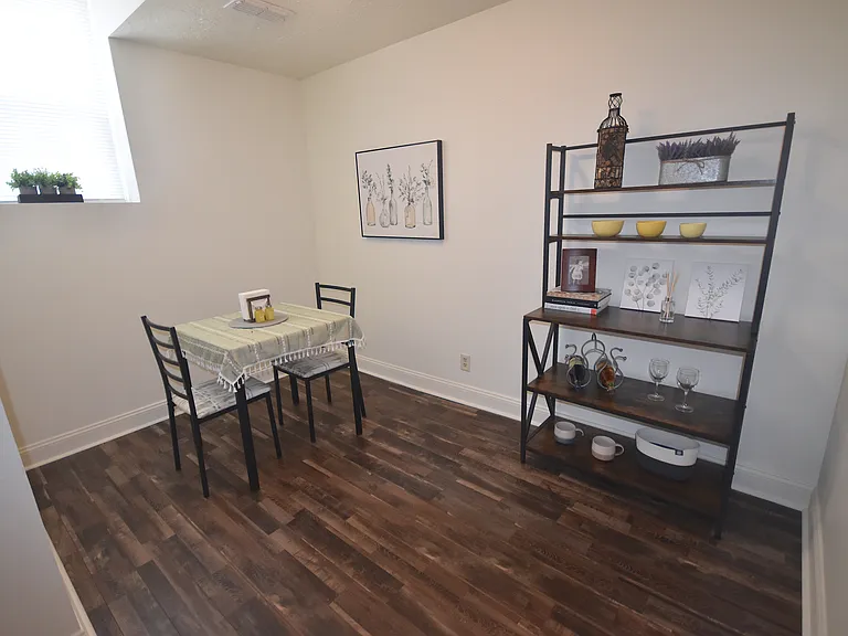 Waveland Place Apartments — Photo 12