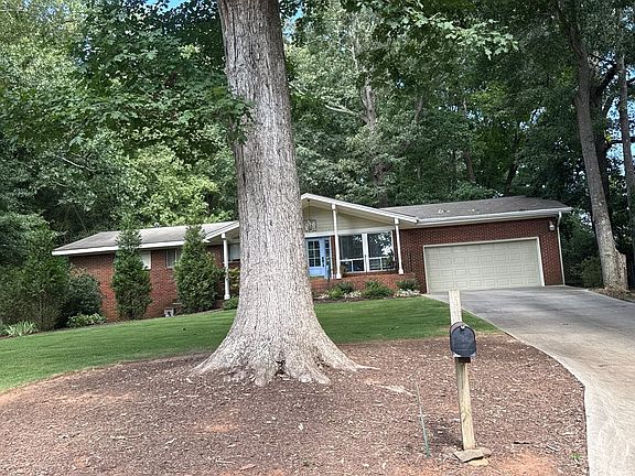 2nd image of 635 Forest Rd