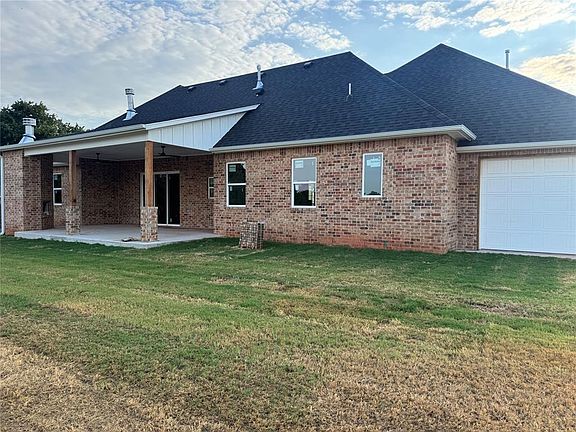 5th image of 1209 Twin Oaks Dr