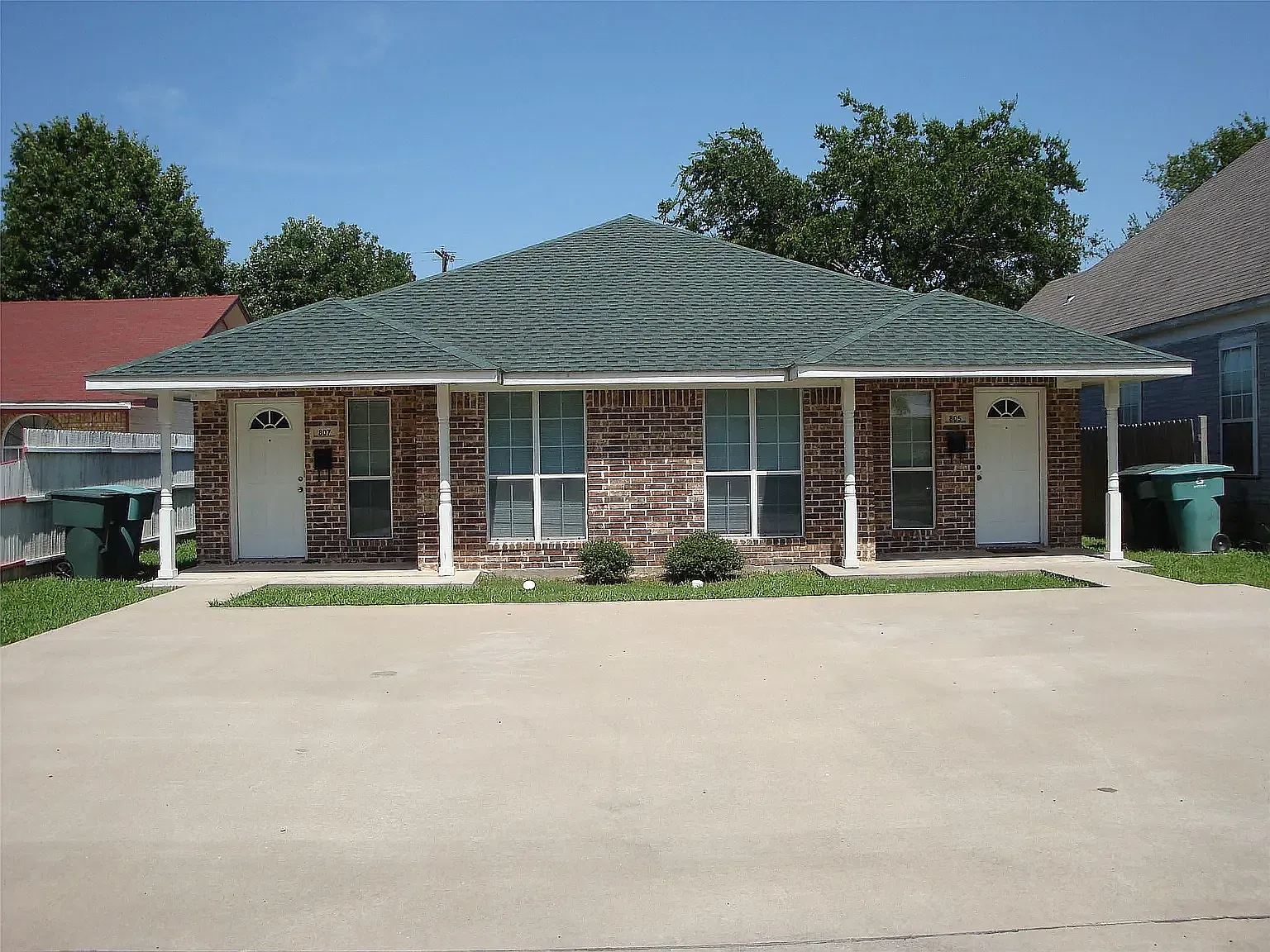 3 bed, 1218 sqft, $1,250 — Photo 1