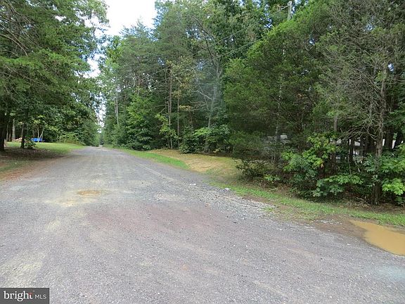 turn into Locust Grove Estates