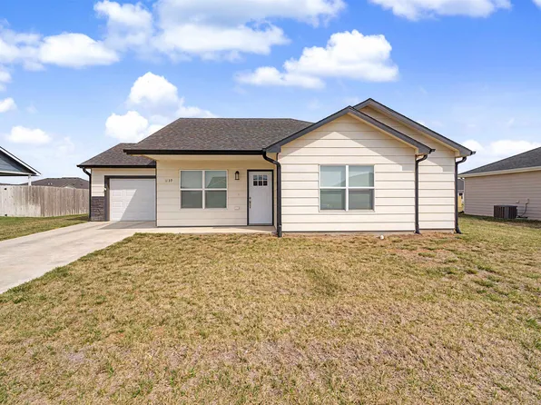 1139 Nautical Dr, Salina, KS 67401