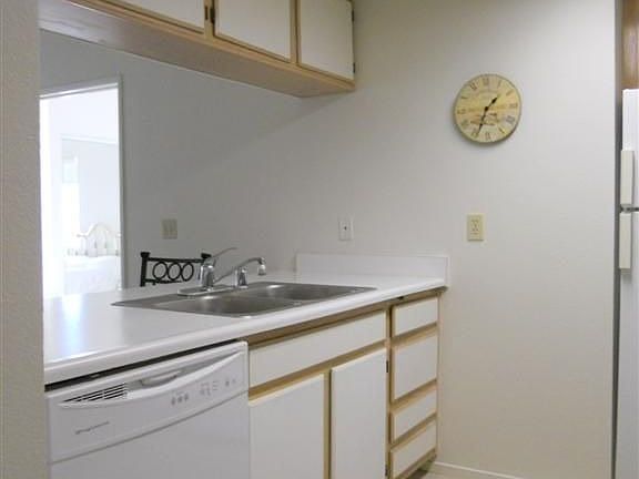 Kitchen Sink side
